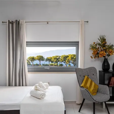 Byron Luxury Apartments Aigio Exterior photo