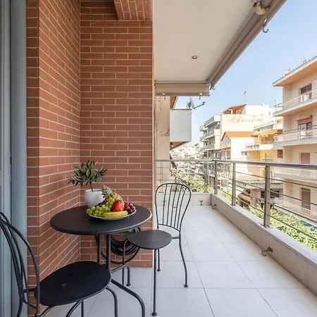 Byron Luxury Apartments Aigio Exterior photo