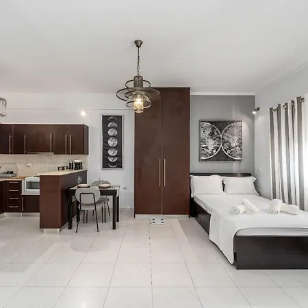 Byron Luxury Apartments Aigio Exterior photo