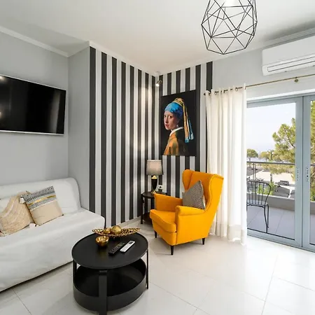 Byron Luxury Apartments Aigio Exterior photo