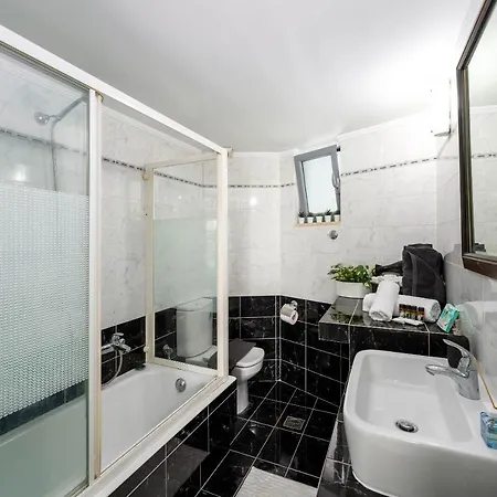 Byron Luxury Apartments Aigio Exterior photo