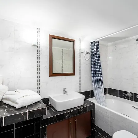 Byron Luxury Apartments Aigio Exterior photo