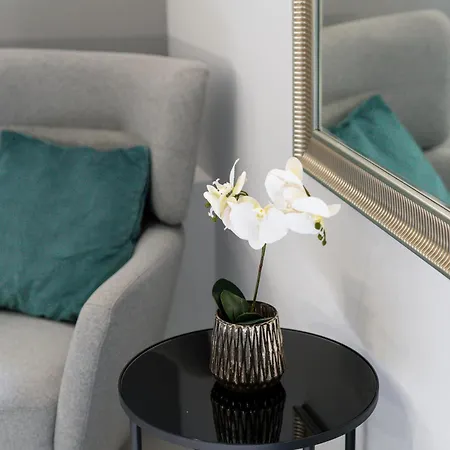 Byron Luxury Apartments Aigio Room photo