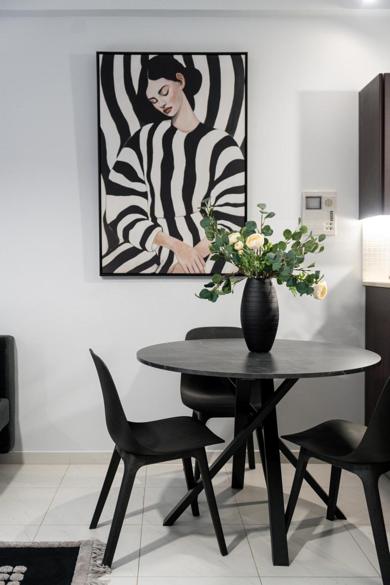 Byron Luxury Aigio